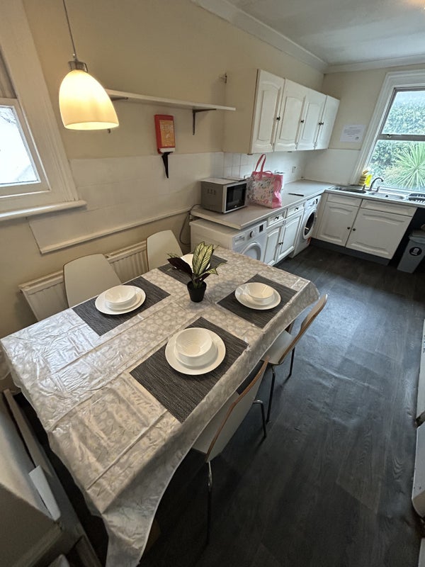 Gladstone Place - Shared Kitchen